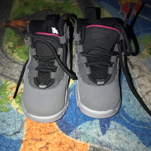 Air Jordan Toddler Sneakers - Picture 3 of 5